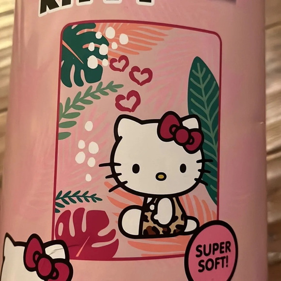 Hello Kitty Welcome to the Jungle Throw - Picture 2 of 4